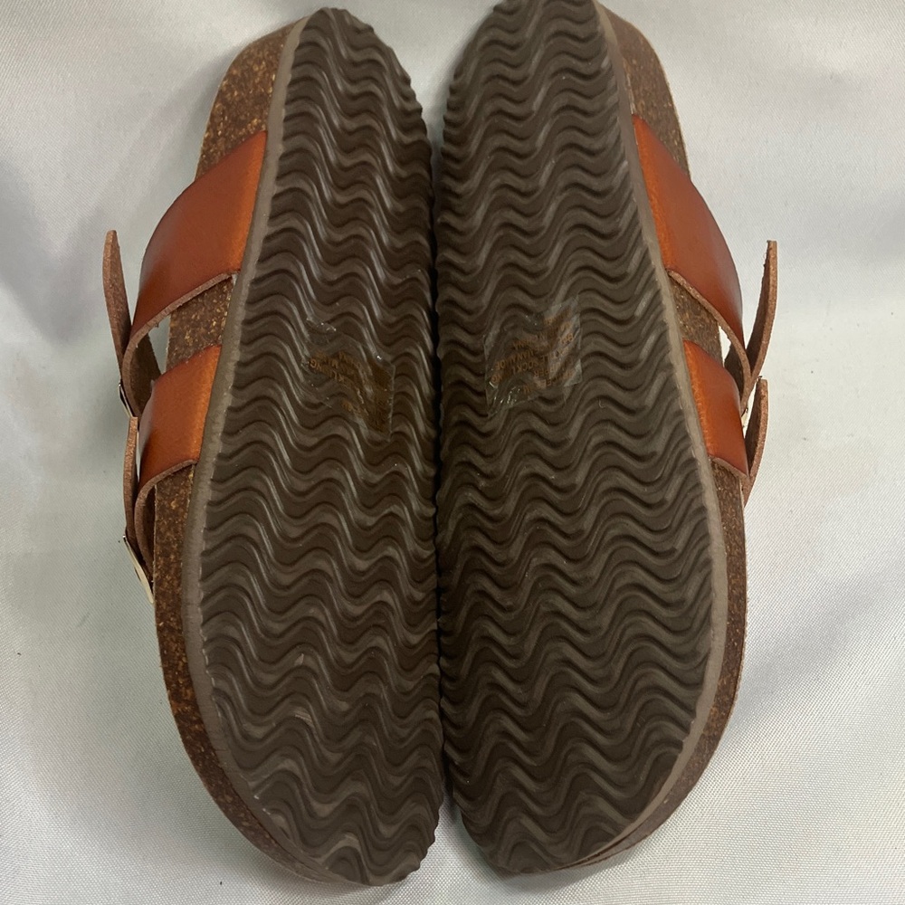 Madden Girl Women's Light Brown Leather Thong Sandals - Picture 6 of 9